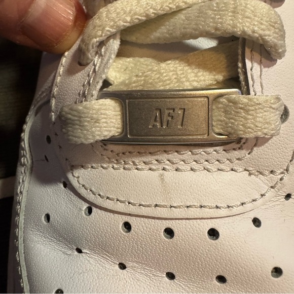Women’s Nike All White Air Force 1 07’ sneakers - Picture 6 of 9